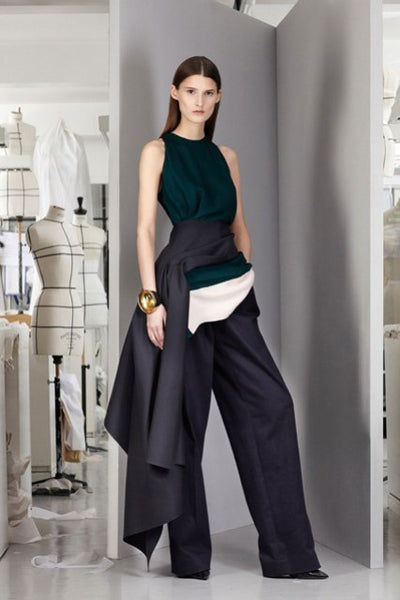 SIMPLE YET STYLISH - CENTRE PARTINGS